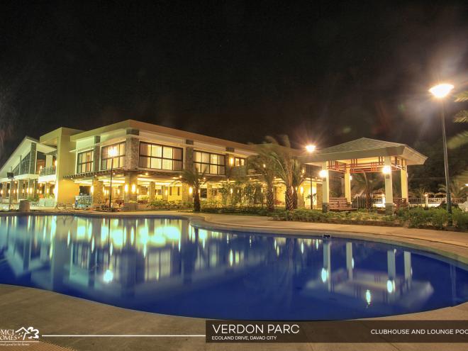 large-clubhouse-and-lounge-pool-night-vrp-x144326_2_orig